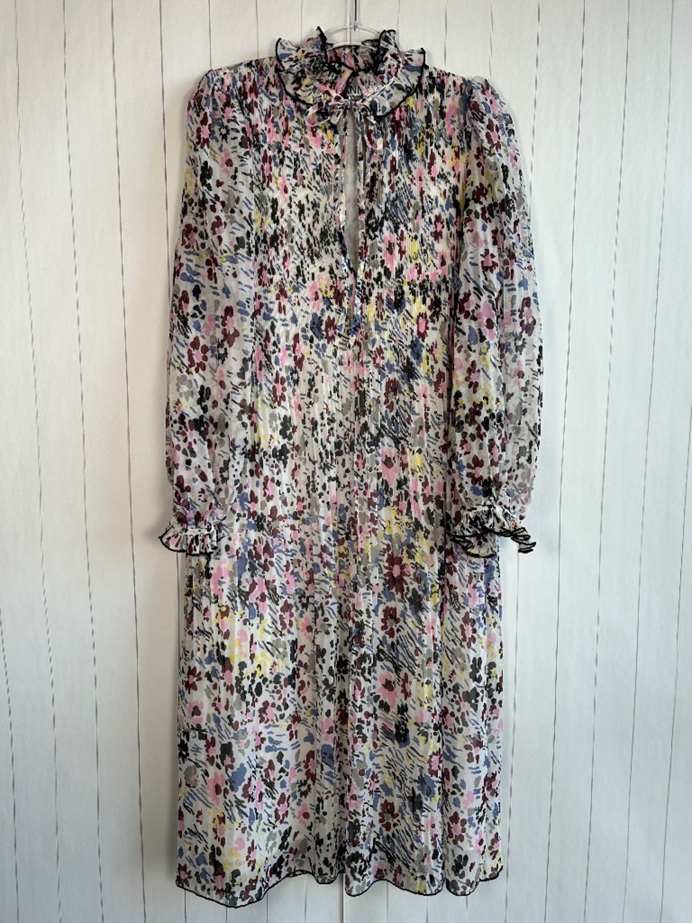 Ganni size 38 M maxi dress pleated white floral long sleeve chiffon ruffled